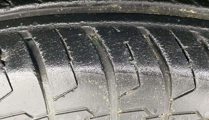 2021 Maruti Dzire VXI, Petrol, Manual, 28,984 km, Left Front Tyre Tread