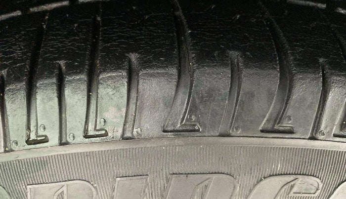 2022 Tata NEXON XZ PLUS PETROL SUNROOF, Petrol, Manual, 73,120 km, Right Front Tyre Tread