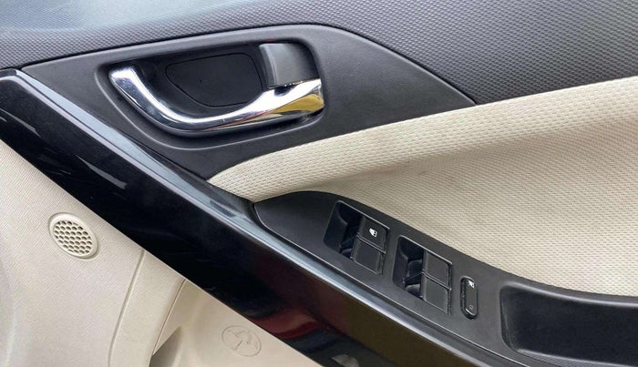 2022 Tata NEXON XZ PLUS PETROL SUNROOF, Petrol, Manual, 73,120 km, Driver Side Door Panels Control