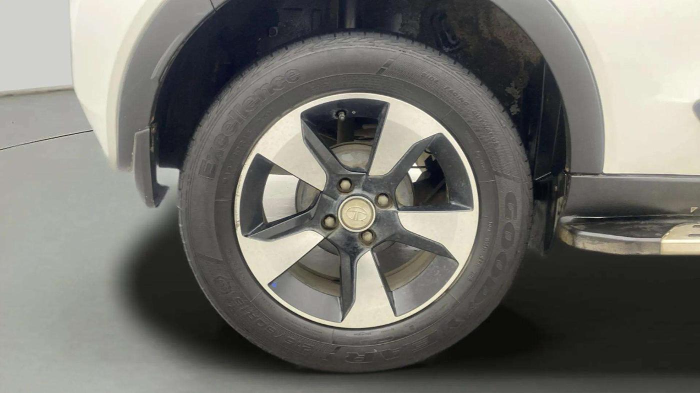 2019 Tata NEXON XZA PLUS PETROL, Petrol, Automatic, 11,111 km, Right Rear Wheel
