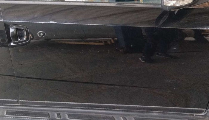 2019 Mahindra XUV500 W9, Diesel, Manual, 50,360 km, Driver-side door - Slightly dented