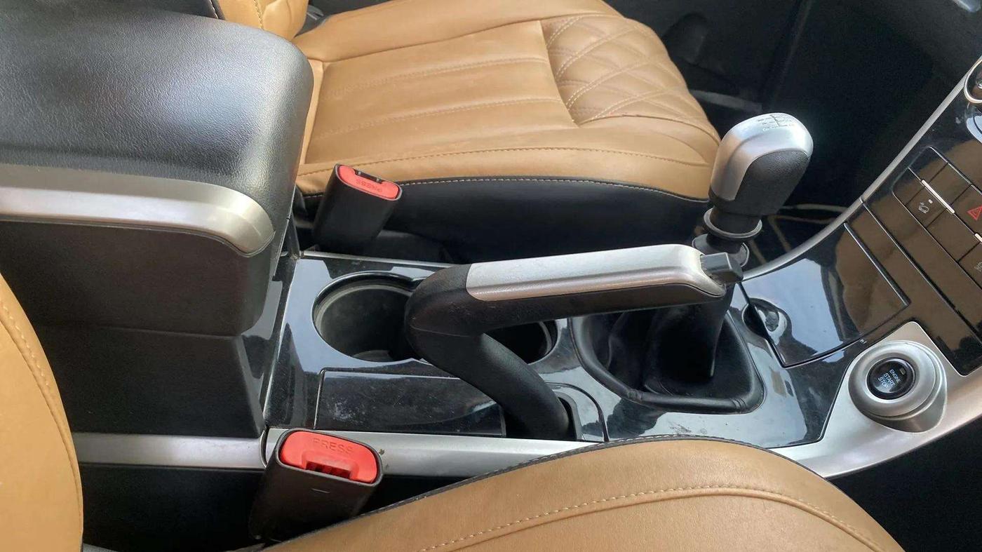2019 Mahindra XUV500 W9, Diesel, Manual, 50,695 km, Gear Lever