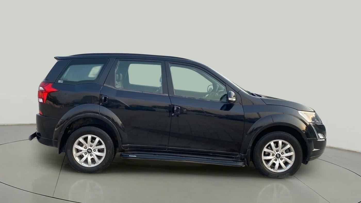 2019 Mahindra XUV500 W9, Diesel, Manual, 50,695 km, Left Side