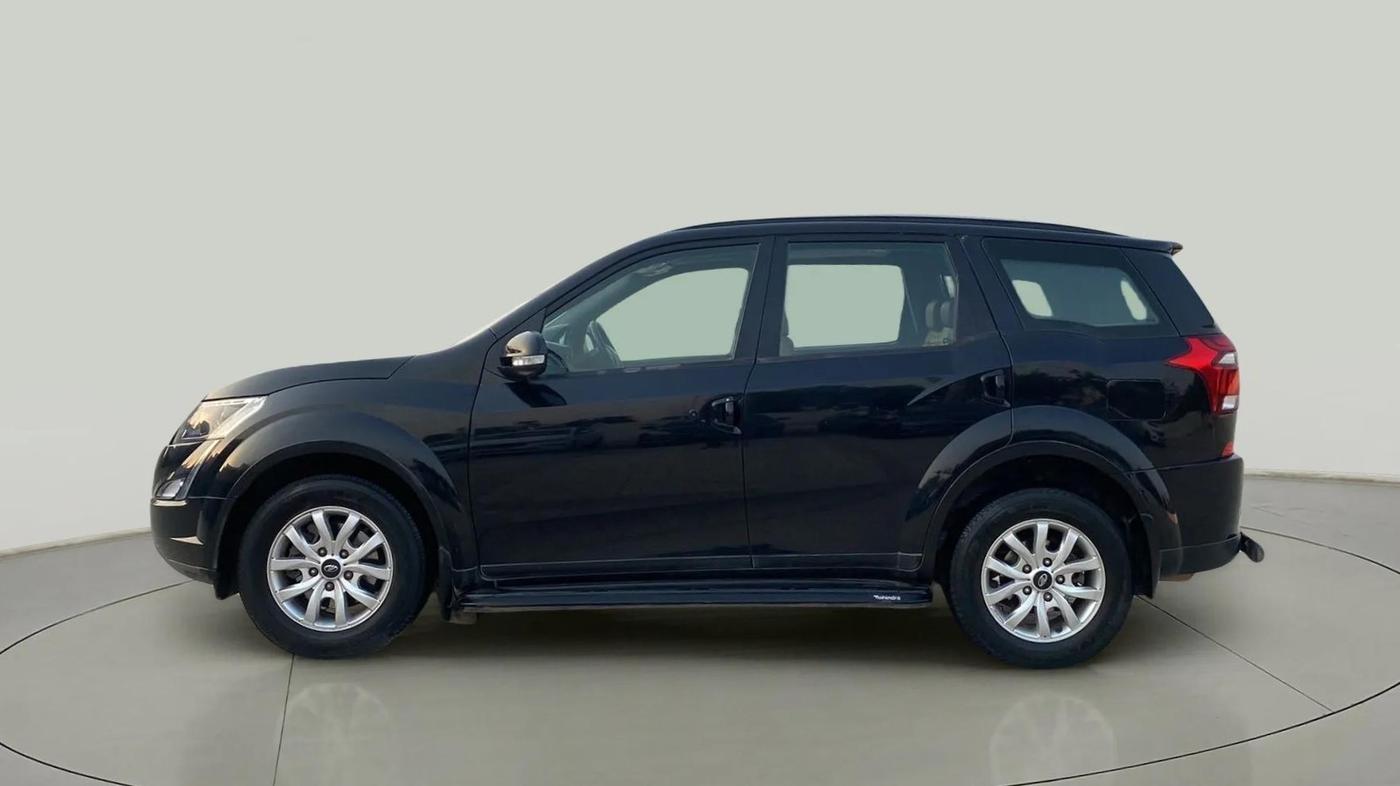 2019 Mahindra XUV500 W9, Diesel, Manual, 50,695 km, Right Side
