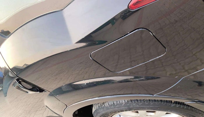 2019 Mahindra XUV500 W9, Diesel, Manual, 50,360 km, Left quarter panel - Minor scratches