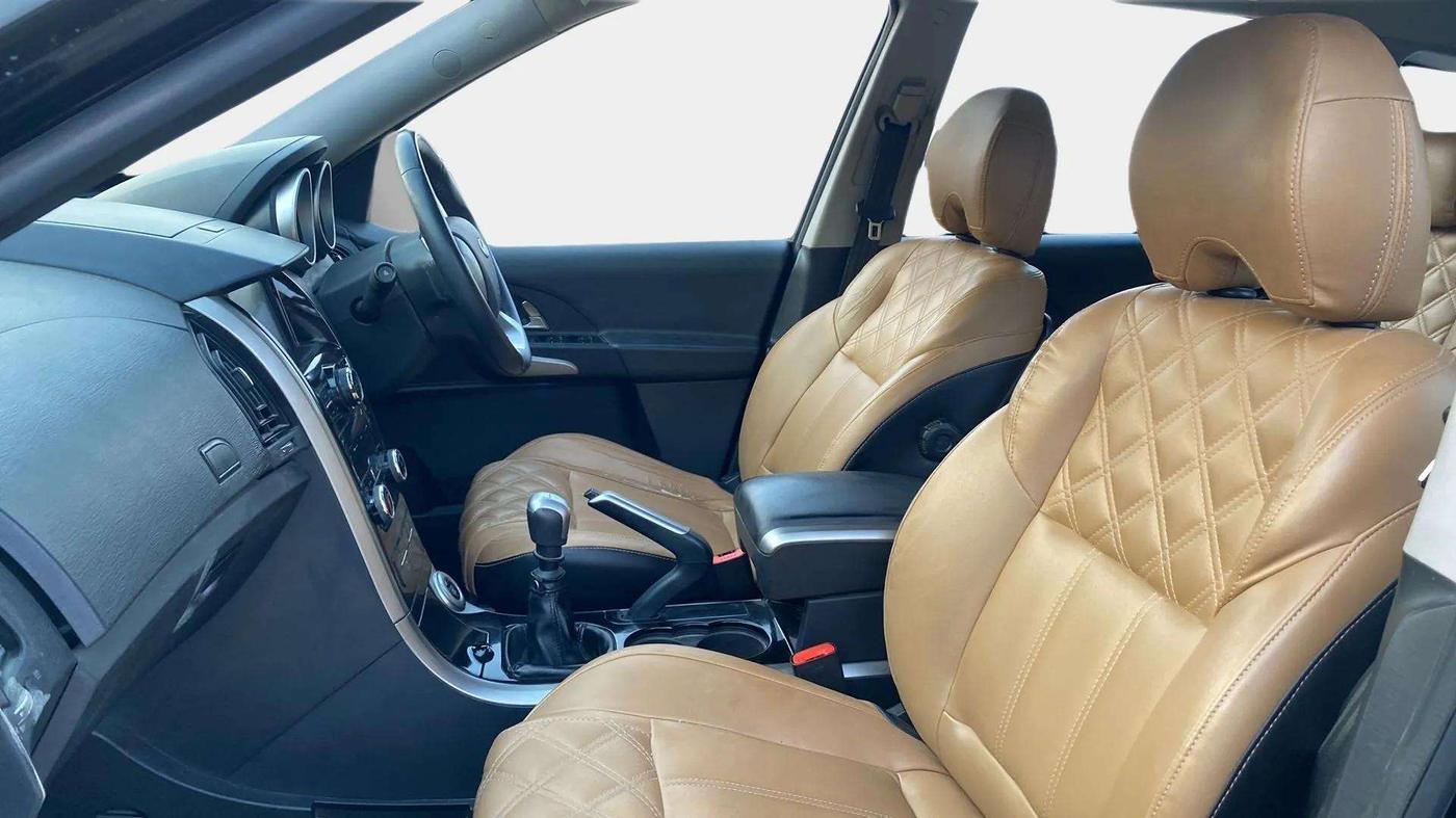 2019 Mahindra XUV500 W9, Diesel, Manual, 50,695 km, Right Side Front Door Cabin