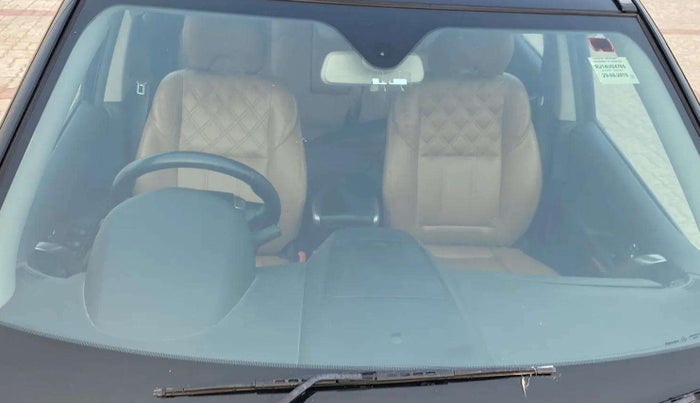 2019 Mahindra XUV500 W9, Diesel, Manual, 50,360 km, Front windshield - Minor spot on windshield