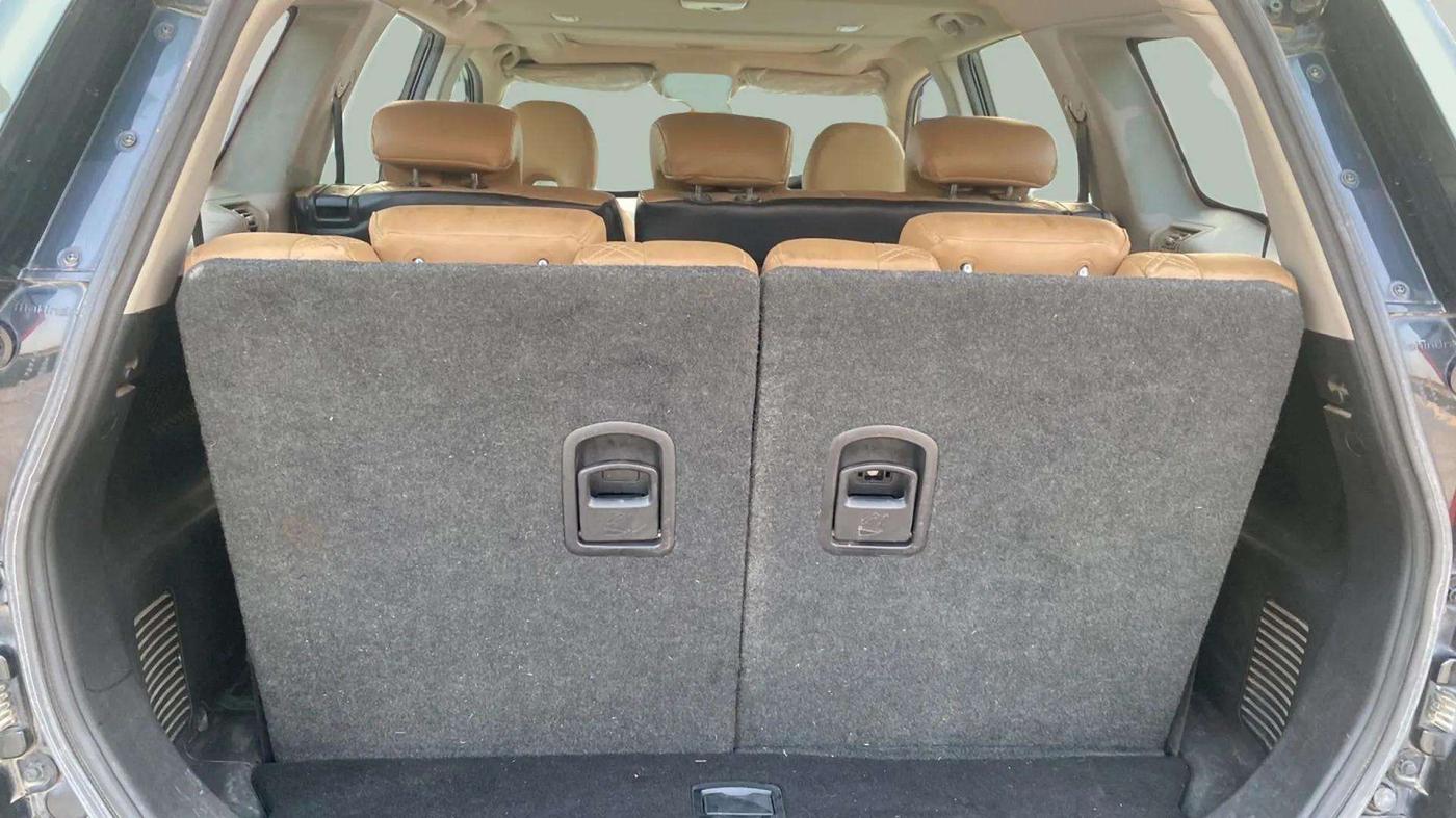 2019 Mahindra XUV500 W9, Diesel, Manual, 50,695 km, Boot Inside