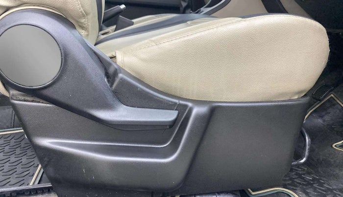 2020 Maruti New Wagon-R VXI 1.2, Petrol, Manual, 31,219 km, Driver Side Adjustment Panel