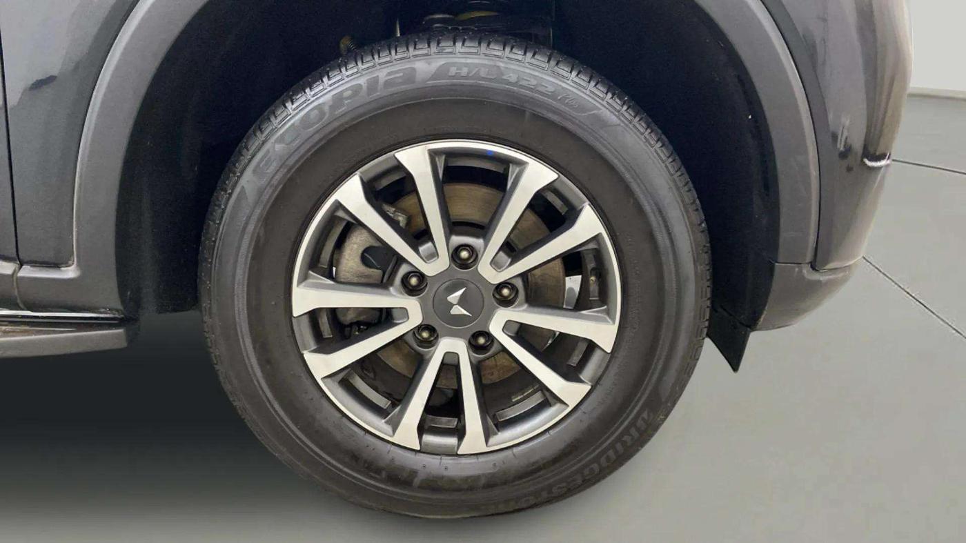 2022 Mahindra SCORPIO-N Z8 L PETROL MT 7 STR, Petrol, Manual, 25,639 km, Right Front Wheel