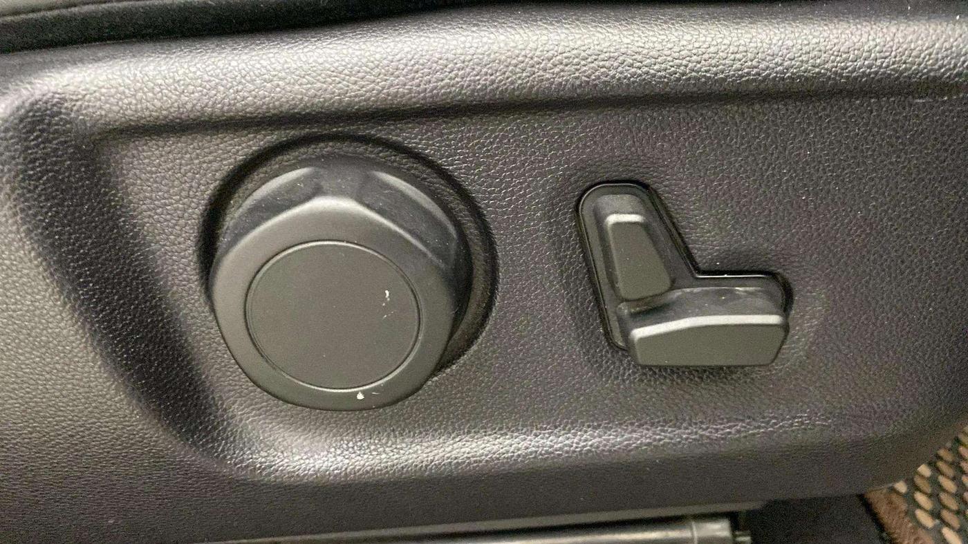 2022 Mahindra SCORPIO-N Z8 L PETROL MT 7 STR, Petrol, Manual, 25,639 km, Driver Side Adjustment Panel