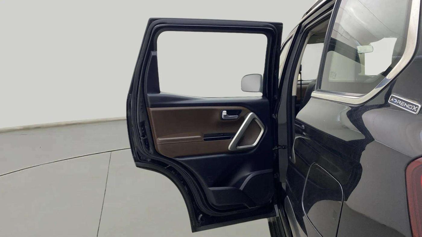 2022 Mahindra SCORPIO-N Z8 L PETROL MT 7 STR, Petrol, Manual, 25,639 km, LHS Rear Door