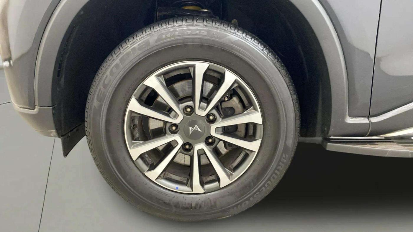 2022 Mahindra SCORPIO-N Z8 L PETROL MT 7 STR, Petrol, Manual, 25,639 km, Left Front Wheel