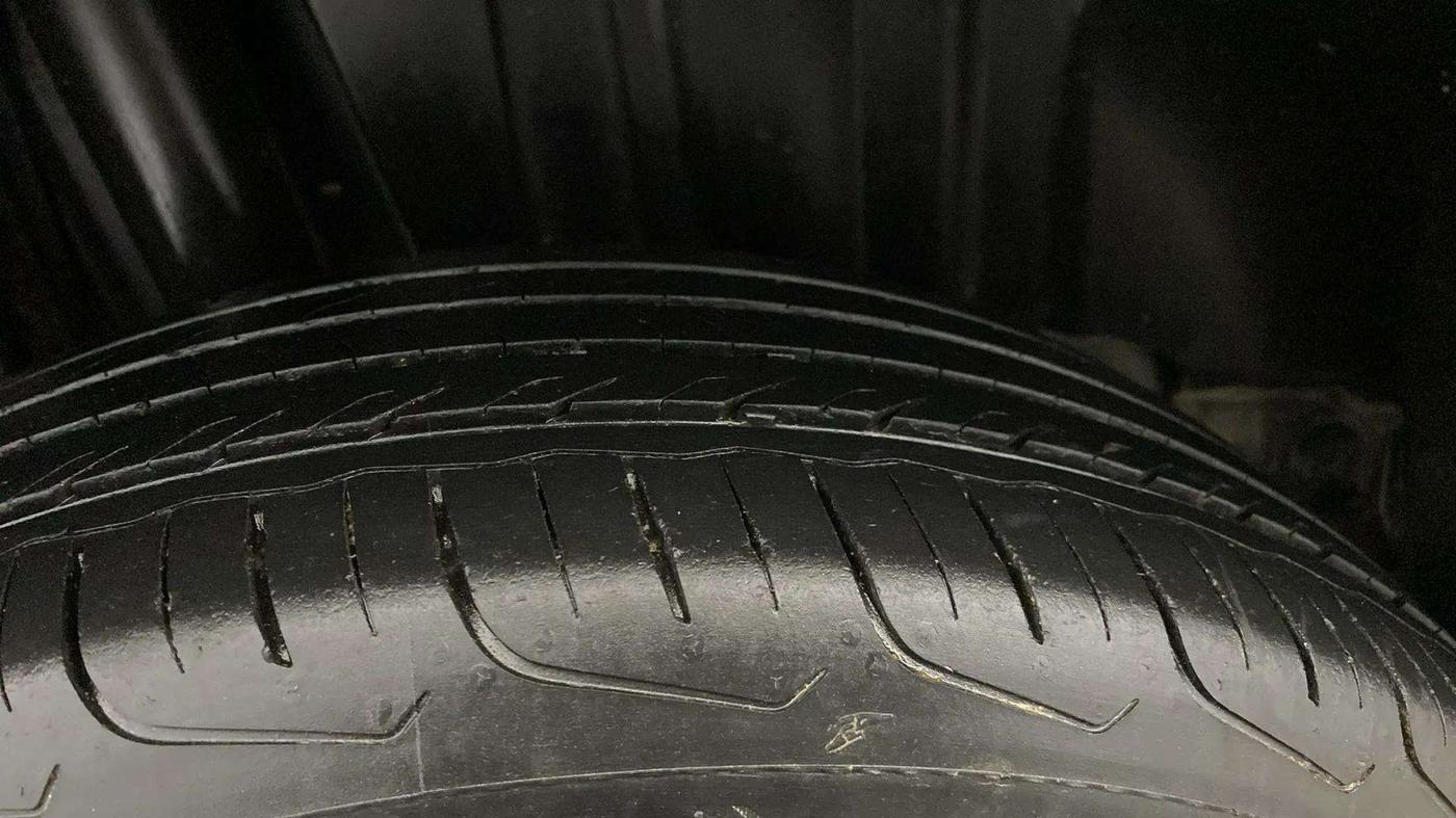 2023 Maruti FRONX DELTA PLUS 1.2L AGS, Petrol, Automatic, 26,871 km, Right Rear Tyre Tread