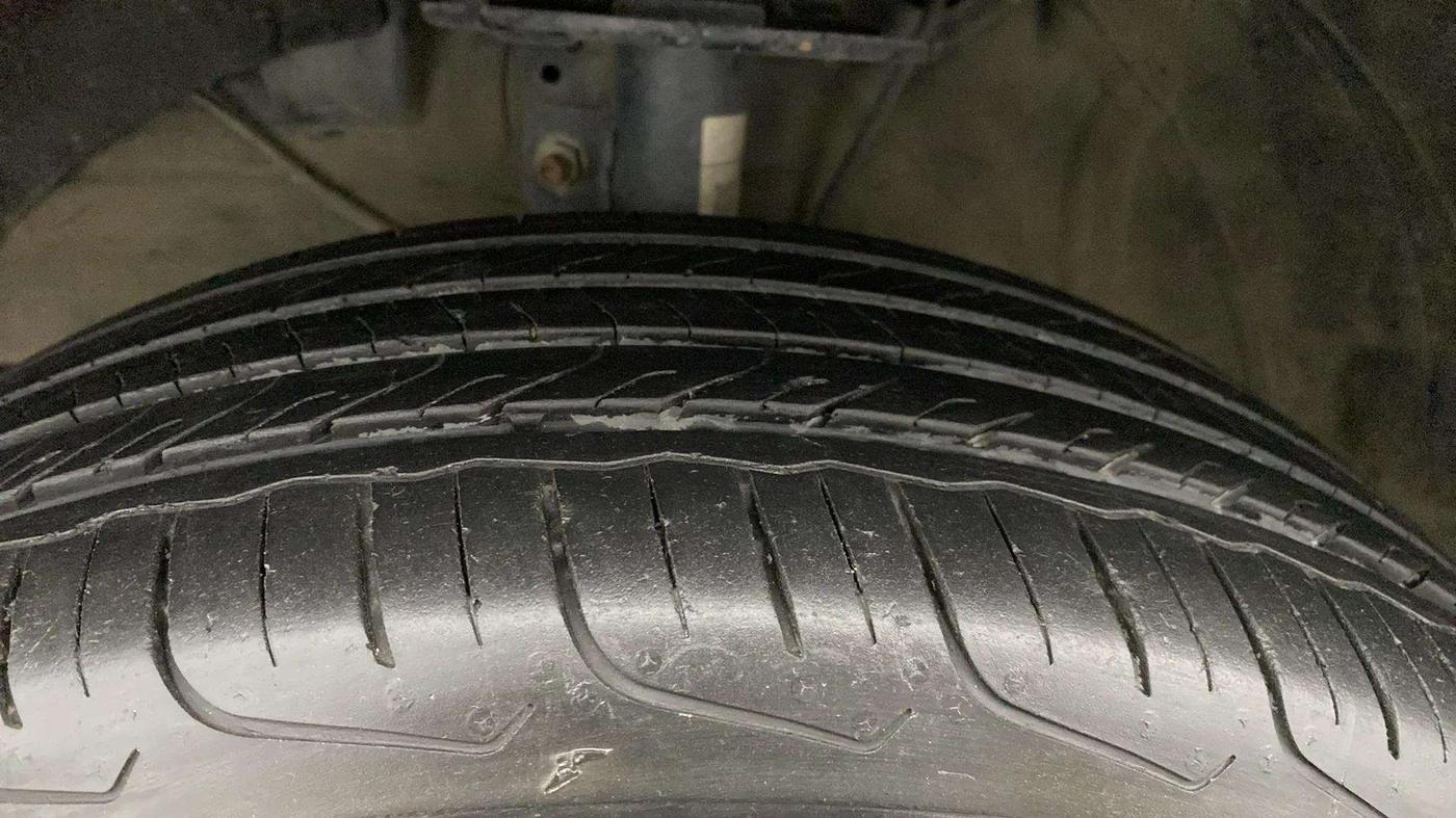2023 Maruti FRONX DELTA PLUS 1.2L AGS, Petrol, Automatic, 26,871 km, Left Front Tyre Tread