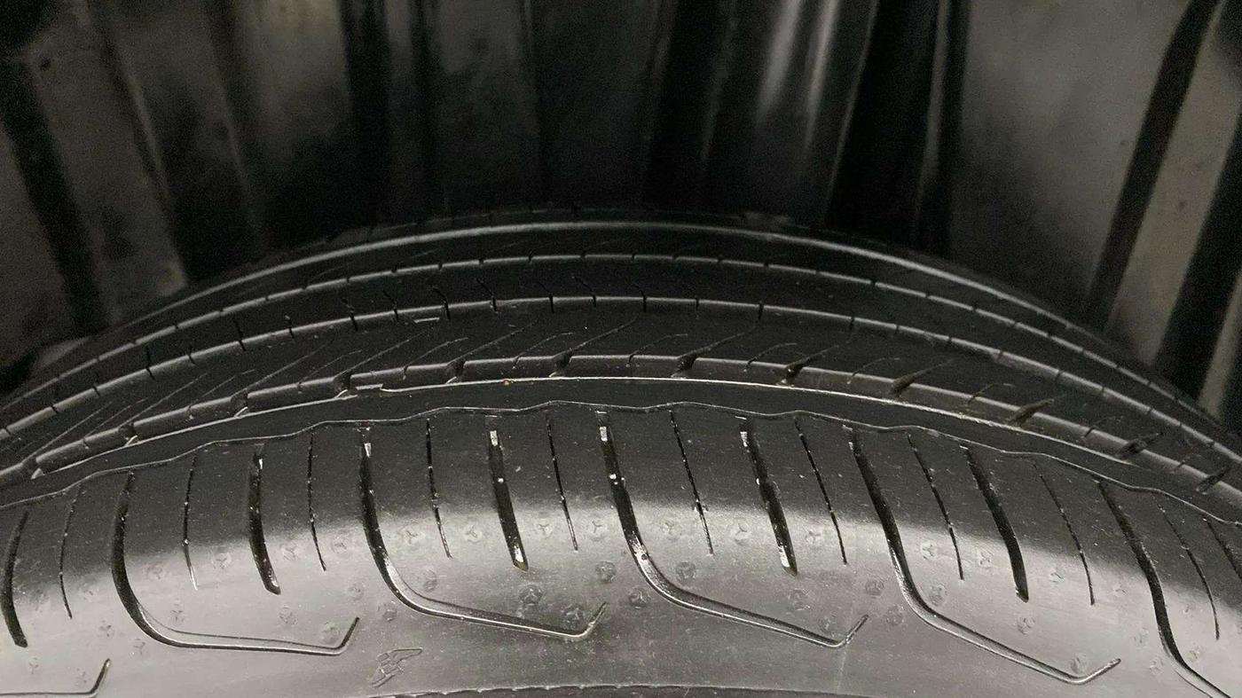 2023 Maruti FRONX DELTA PLUS 1.2L AGS, Petrol, Automatic, 26,871 km, Left Rear Tyre Tread