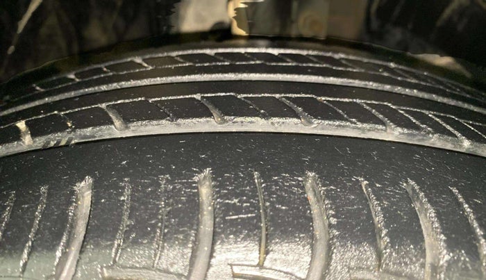 2019 Maruti Baleno DELTA PETROL 1.2, Petrol, Manual, 74,643 km, Right Front Tyre Tread