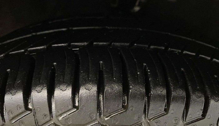 2014 Hyundai i10 MAGNA 1.1, Petrol, Manual, 41,588 km, Right Front Tyre Tread