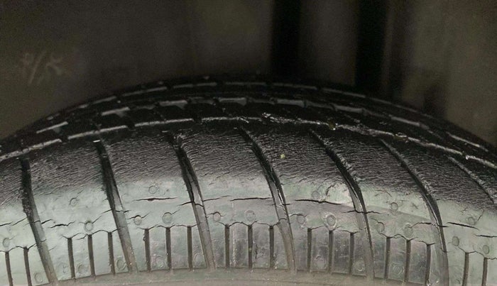 2016 Maruti Swift ZXI, Petrol, Manual, 19,047 km, Left Rear Tyre Tread