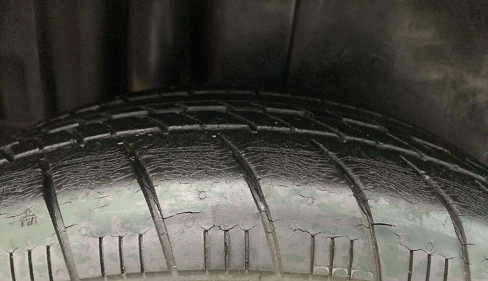 2016 Maruti Swift ZXI, Petrol, Manual, 19,047 km, Right Rear Tyre Tread