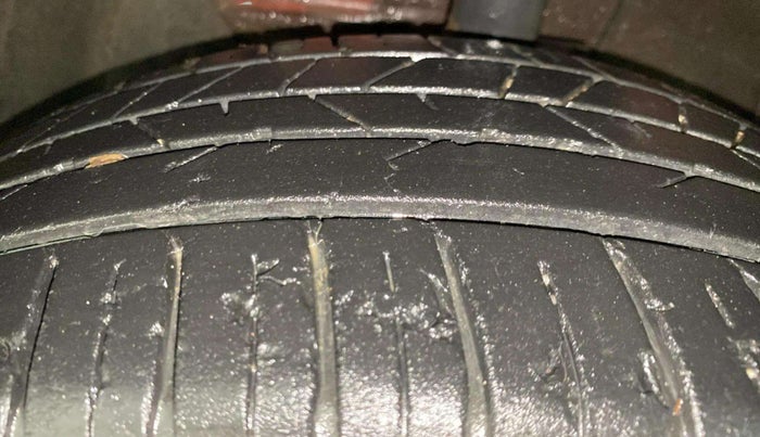 2021 Hyundai NEW I20 ASTA 1.2 MT, Petrol, Manual, 27,975 km, Left Front Tyre Tread