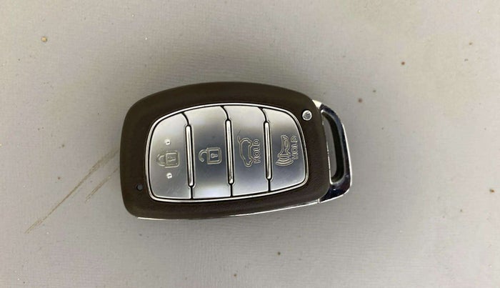 2021 Hyundai NEW I20 ASTA 1.2 MT, Petrol, Manual, 27,975 km, Key Close Up
