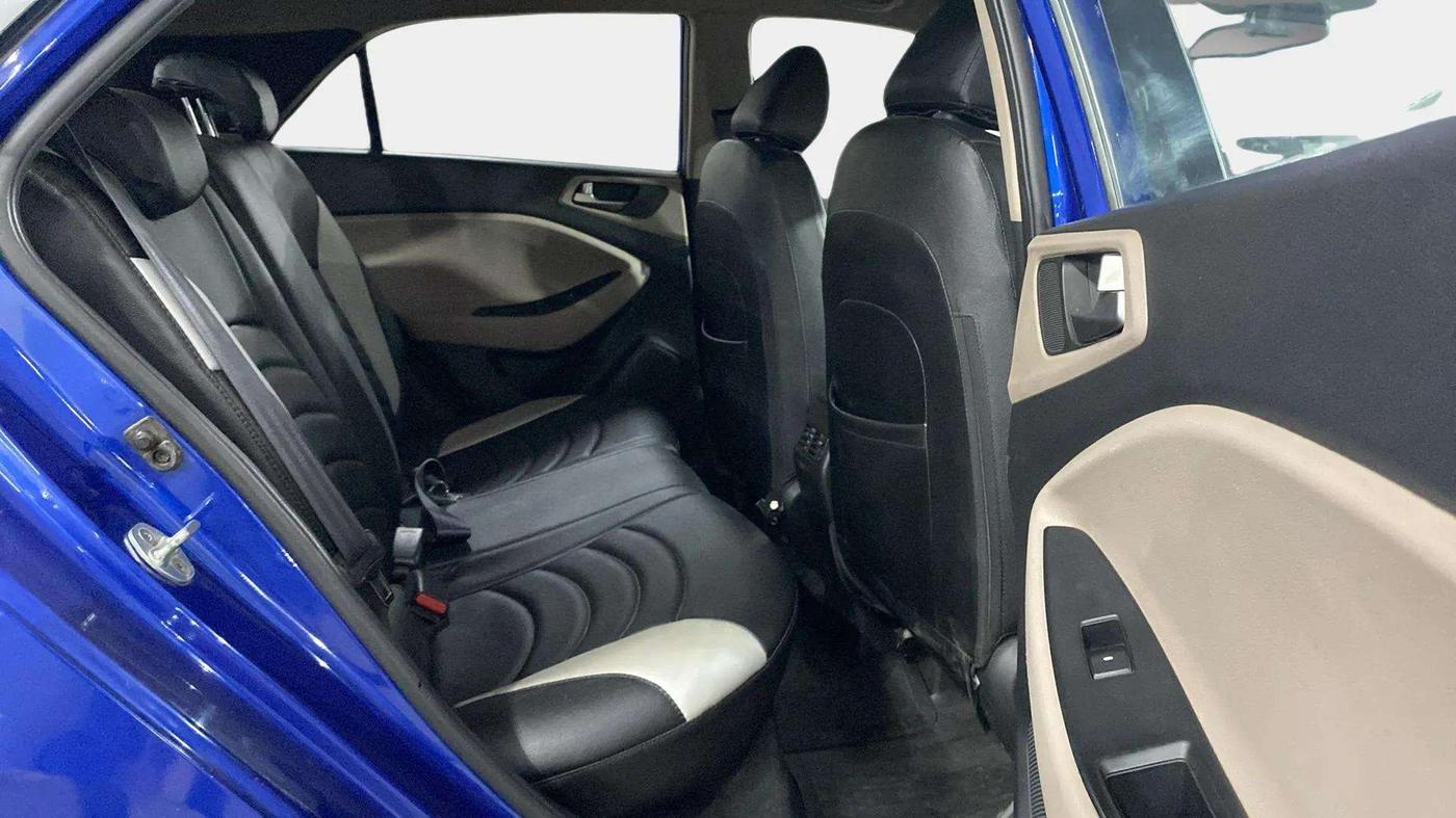 2014 Hyundai Elite i20 ASTA 1.2, Petrol, Manual, 17,104 km, Right Side Rear Door Cabin