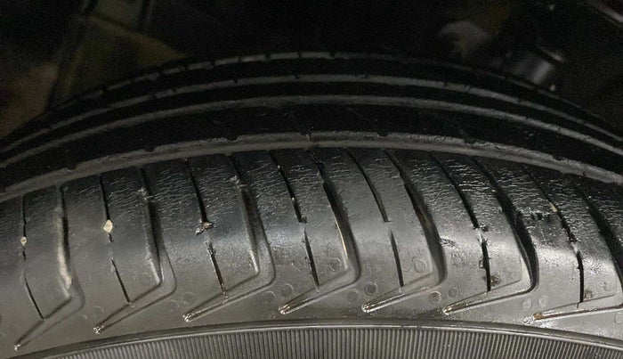 2022 Maruti New Wagon-R LXI CNG 1.0, CNG, Manual, 28,179 km, Right Front Tyre Tread