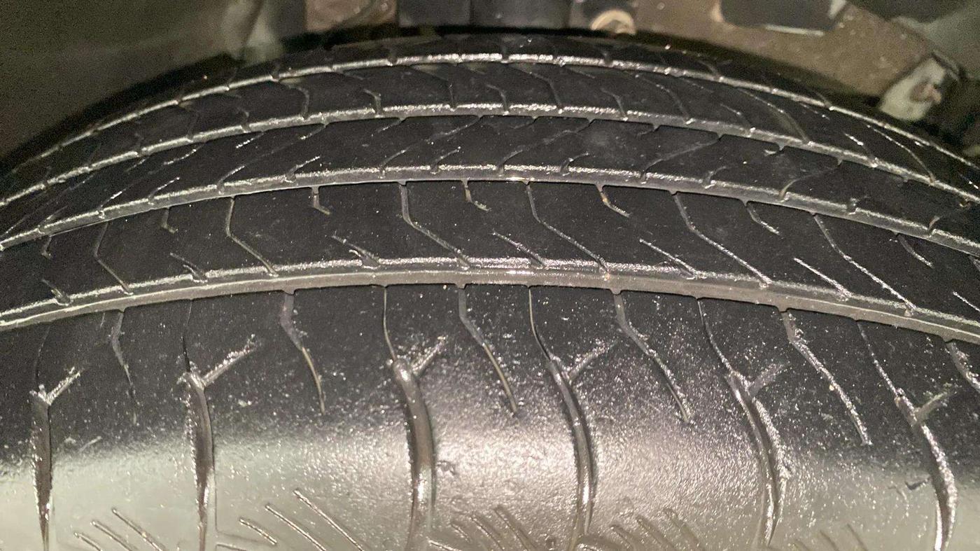 2017 Renault Duster 85 PS RXZ DIESEL, Diesel, Manual, 76,615 km, Right Front Tyre Tread
