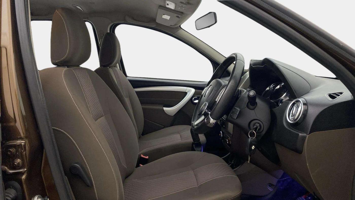 2017 Renault Duster 85 PS RXZ DIESEL, Diesel, Manual, 76,615 km, Right Side Front Door Cabin