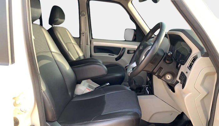 2018 Mahindra Scorpio S11 2WD, Diesel, Manual, 1,20,901 km, Right Side Front Door Cabin