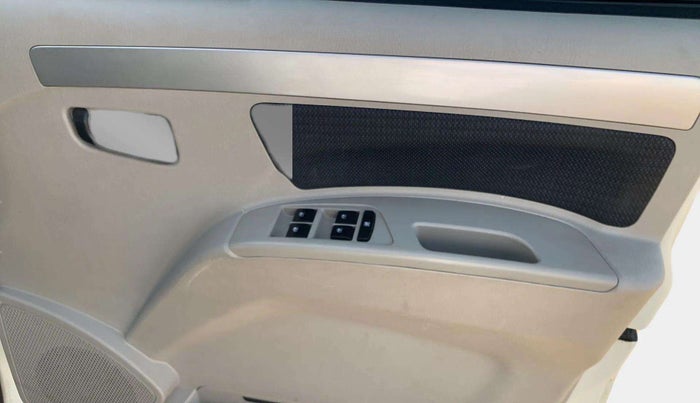 2018 Mahindra Scorpio S11 2WD, Diesel, Manual, 1,20,901 km, Driver Side Door Panels Control