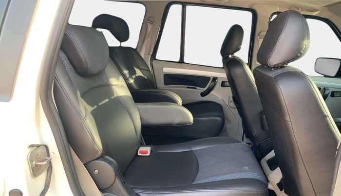2018 Mahindra Scorpio S11 2WD, Diesel, Manual, 1,20,901 km, Right Side Rear Door Cabin
