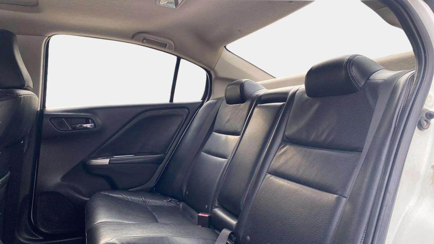 2016 Honda City 1.5L I-VTEC VX (O) MT, Petrol, Manual, 30,282 km, Right Side Rear Door Cabin