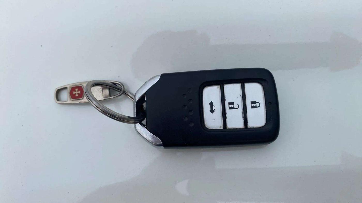 2016 Honda City 1.5L I-VTEC VX (O) MT, Petrol, Manual, 30,282 km, Key Close Up