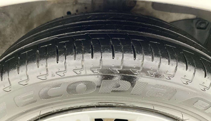 2014 Honda Brio S MT, Petrol, Manual, 48,729 km, Right Front Tyre Tread