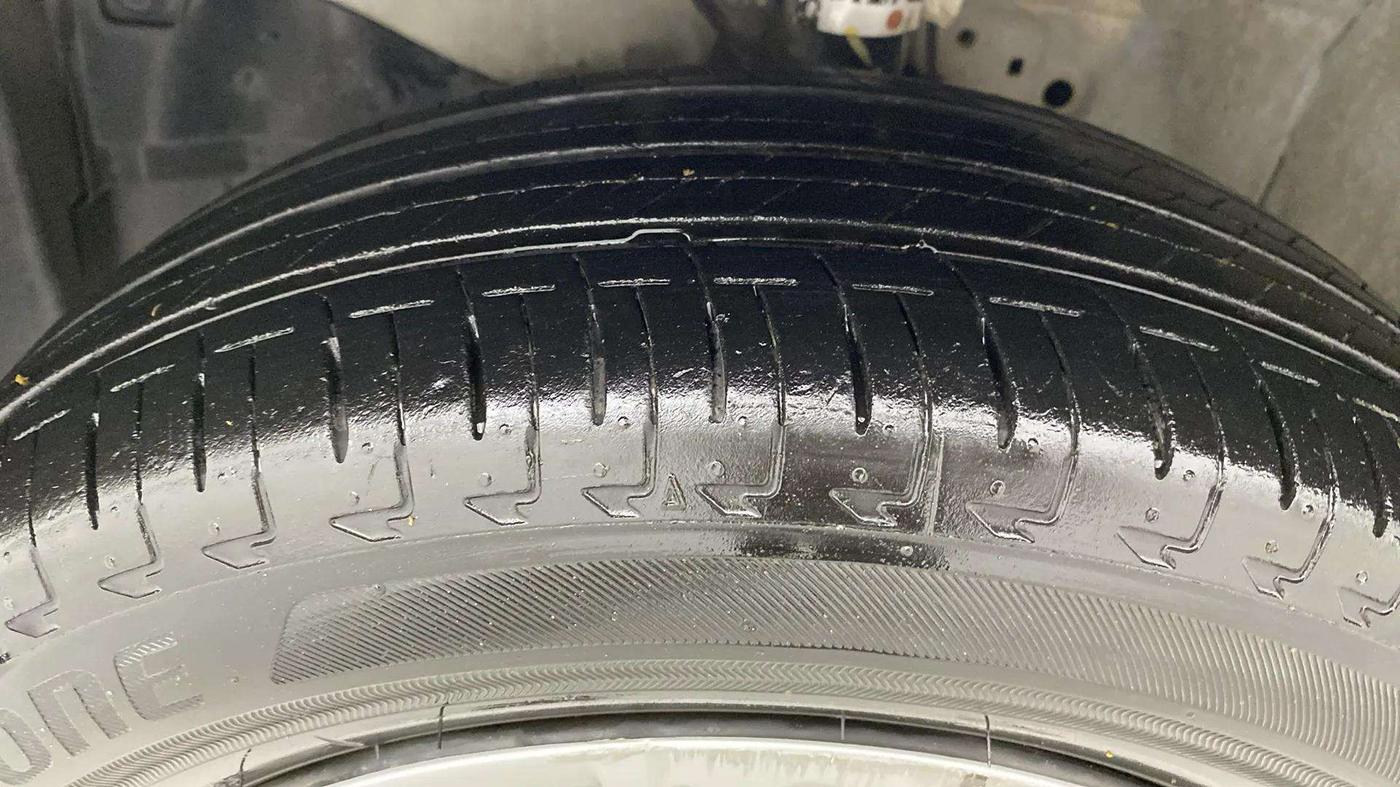 2014 Honda Brio S MT, Petrol, Manual, 48,819 km, Left Front Tyre Tread