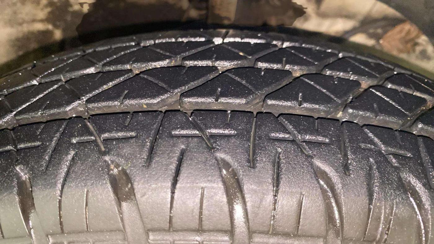2017 Maruti Dzire VDI, Diesel, Manual, 63,449 km, Right Front Tyre Tread