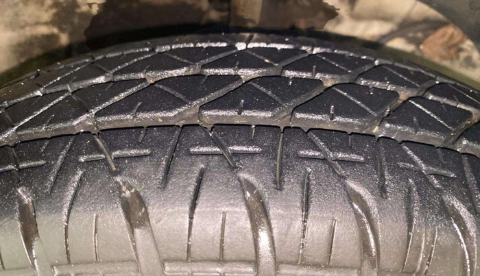 2017 Maruti Dzire VDI, Diesel, Manual, 63,449 km, Right Front Tyre Tread