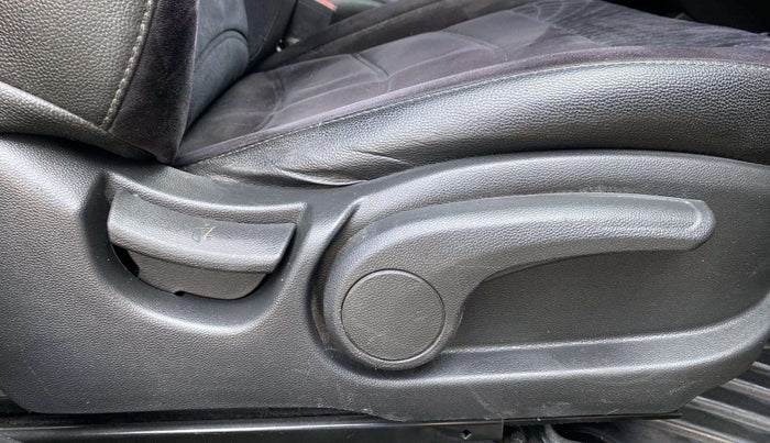 2017 Hyundai Elite i20 SPORTZ 1.2, Petrol, Manual, 75,495 km, Driver Side Adjustment Panel