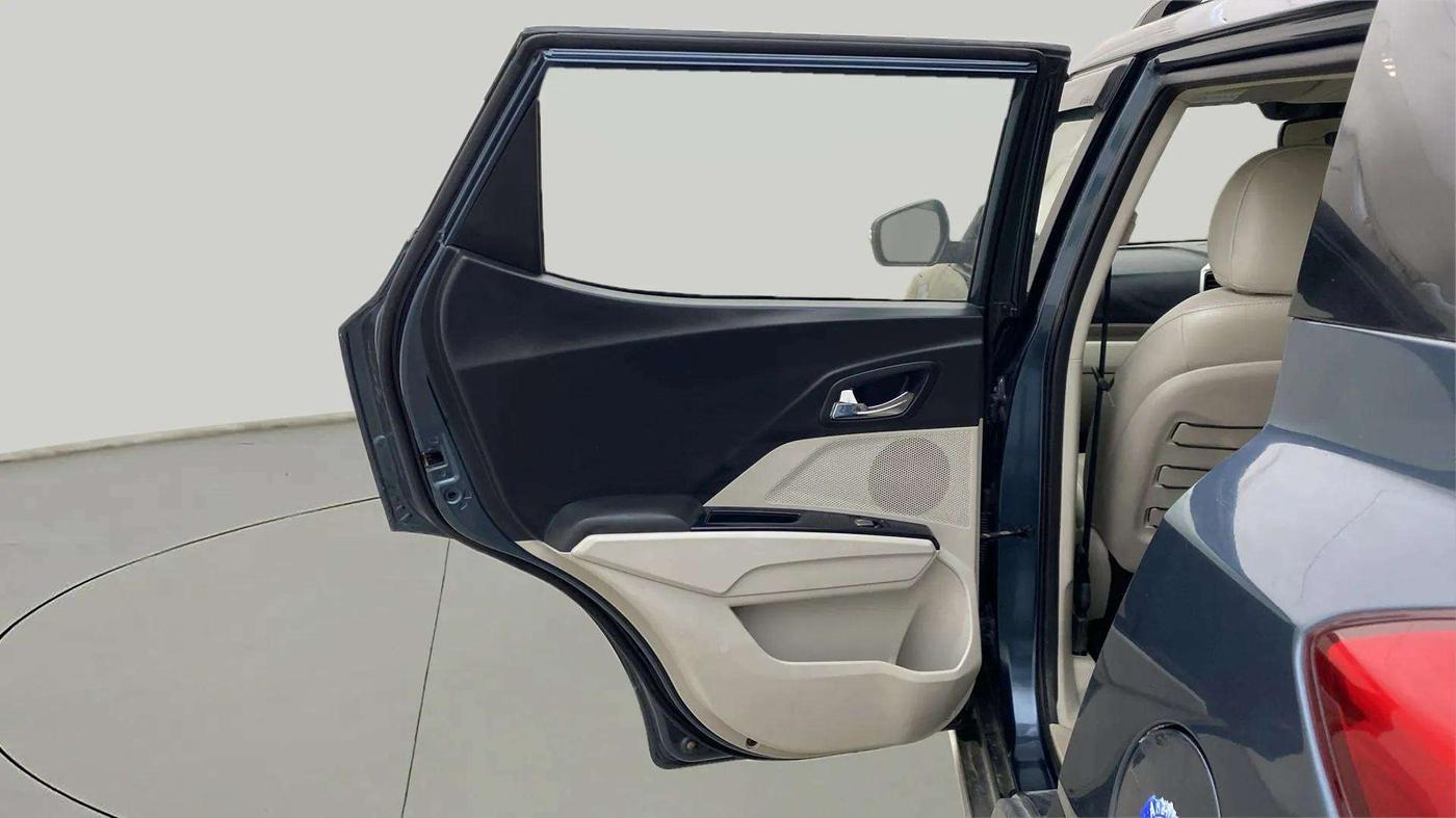 2020 Mahindra XUV300 W8 (O) 1.5 DIESEL AMT, Diesel, Automatic, 37,428 km, LHS Rear Door