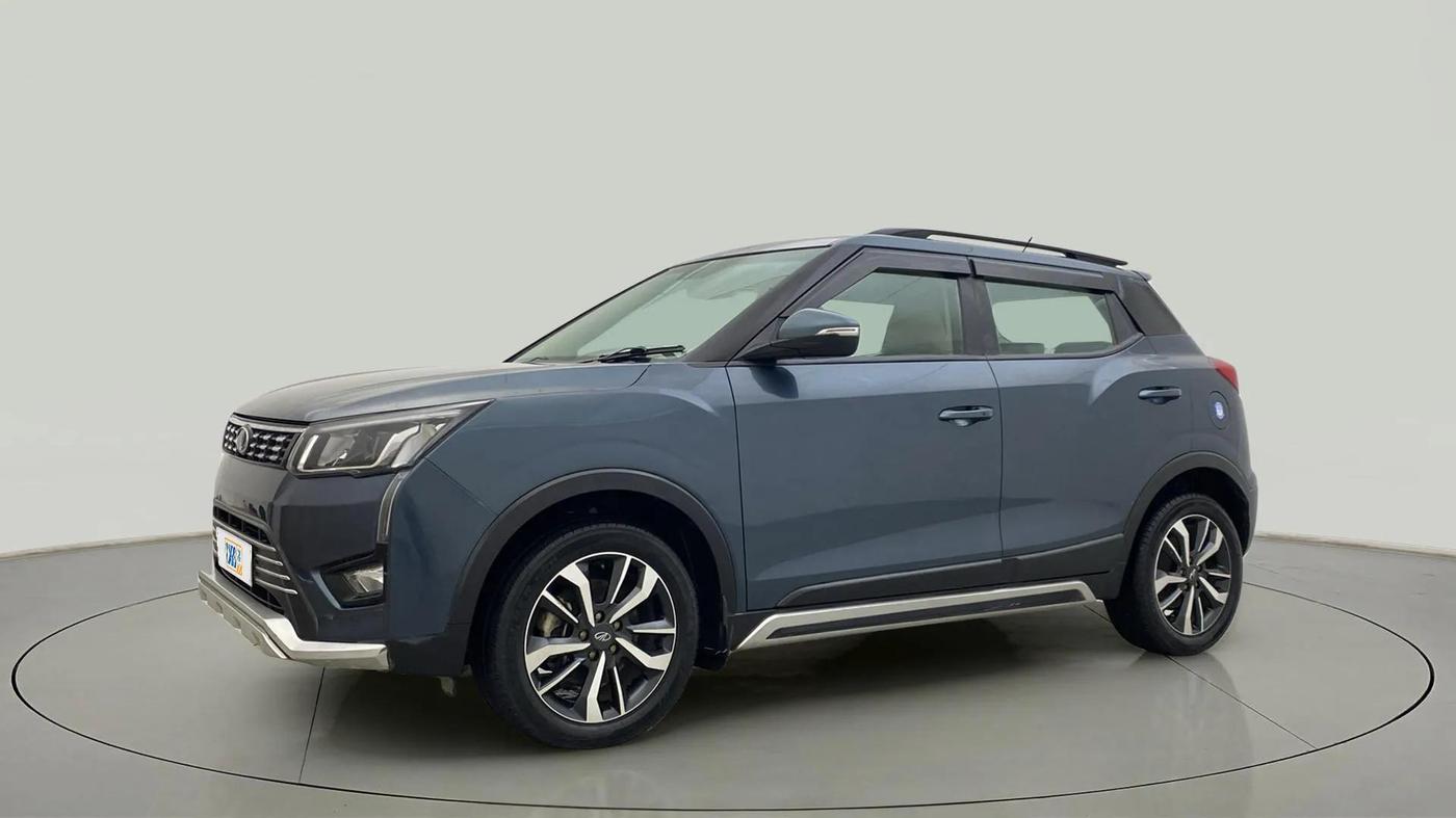 2020 Mahindra XUV300 W8 (O) 1.5 DIESEL AMT, Diesel, Automatic, 37,428 km, Left Front Diagonal