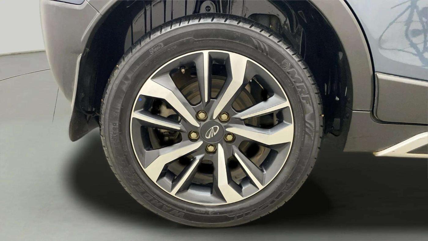2020 Mahindra XUV300 W8 (O) 1.5 DIESEL AMT, Diesel, Automatic, 37,428 km, Right Rear Wheel