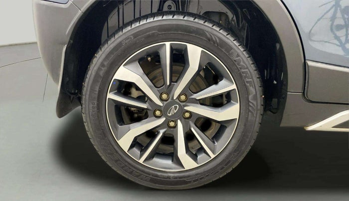 2020 Mahindra XUV300 W8 (O) 1.5 DIESEL AMT, Diesel, Automatic, 37,333 km, Right Rear Wheel
