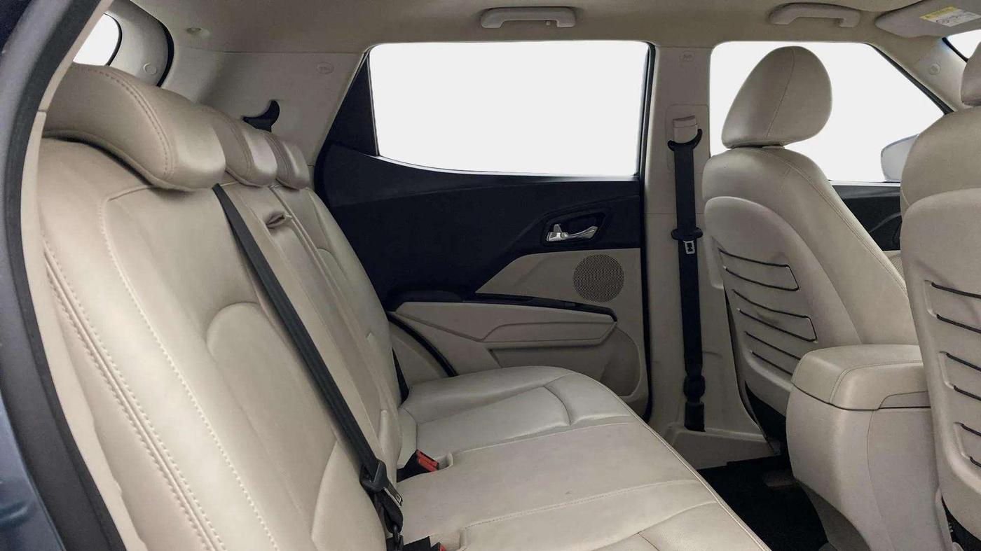 2020 Mahindra XUV300 W8 (O) 1.5 DIESEL AMT, Diesel, Automatic, 37,428 km, Right Side Rear Door Cabin