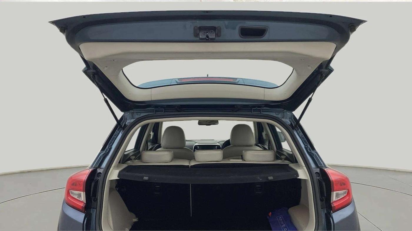 2020 Mahindra XUV300 W8 (O) 1.5 DIESEL AMT, Diesel, Automatic, 37,428 km, Boot Door Open