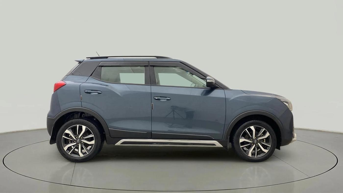 2020 Mahindra XUV300 W8 (O) 1.5 DIESEL AMT, Diesel, Automatic, 37,428 km, Right Side View