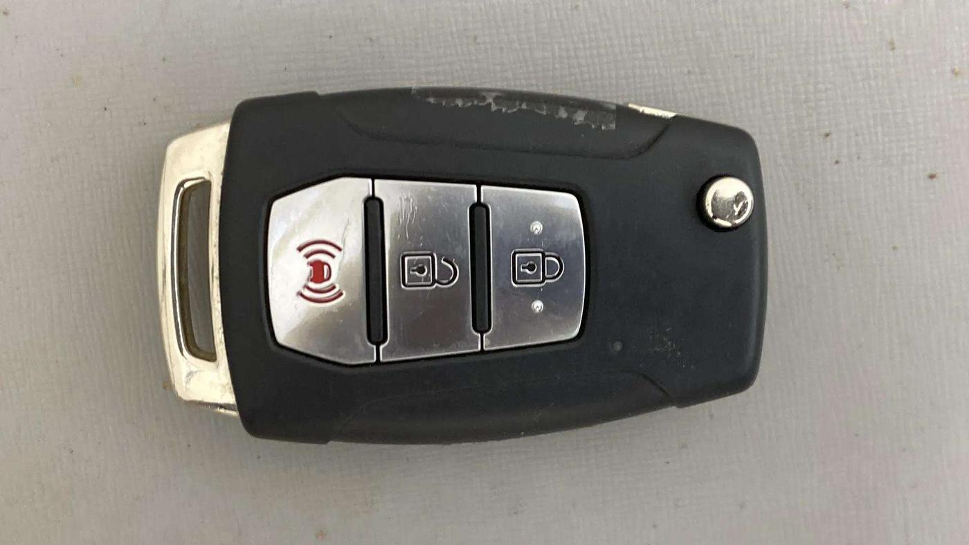 2020 Mahindra XUV300 W8 (O) 1.5 DIESEL AMT, Diesel, Automatic, 37,428 km, Key Close Up