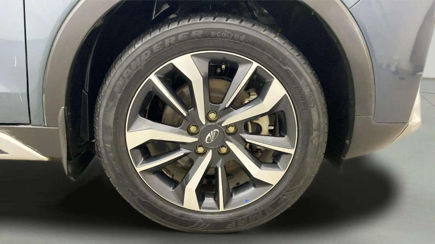 2020 Mahindra XUV300 W8 (O) 1.5 DIESEL AMT, Diesel, Automatic, 37,428 km, Right Front Wheel