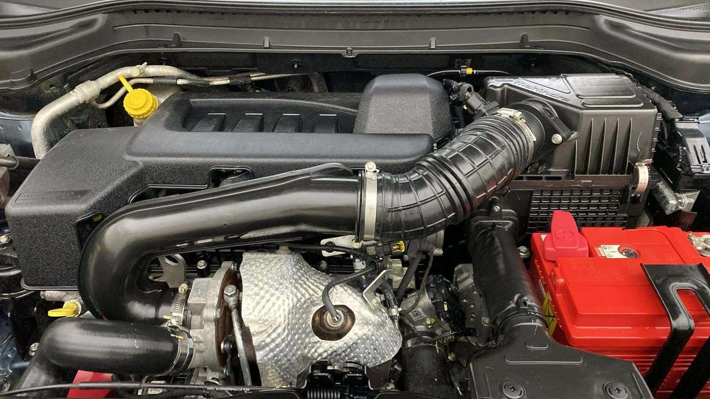 2020 Mahindra XUV300 W8 (O) 1.5 DIESEL AMT, Diesel, Automatic, 37,428 km, Engine View